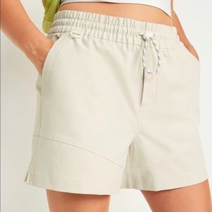 High-waisted Stretch Tech Shorts 2X Old Navy NWT - white